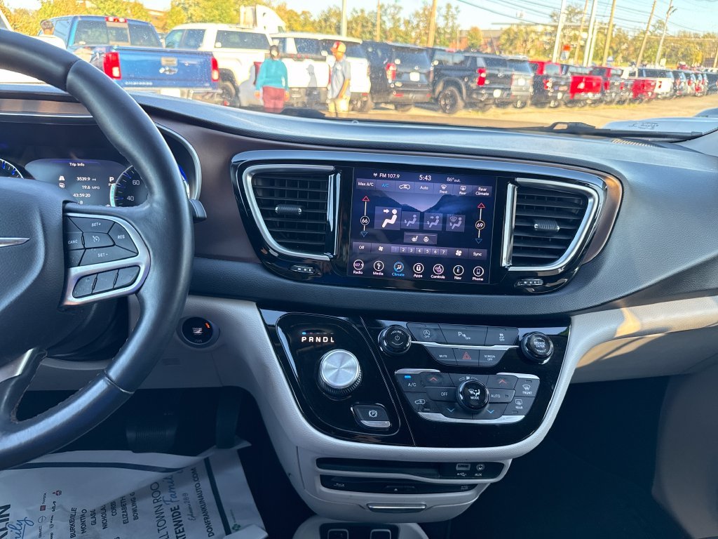 Used 2018 Silver Chrysler Touring L Plus image 20