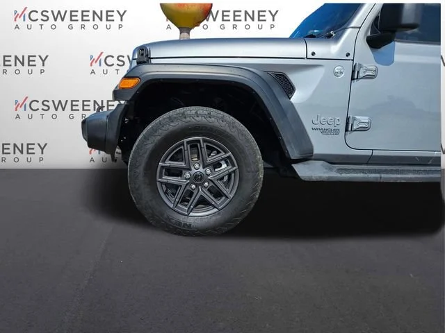 Used 2021 Silver Jeep Unlimited Sport image 27