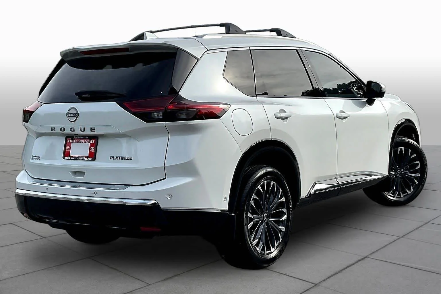 Used 2025 Everest White Pearl Nissan Platinum image 25