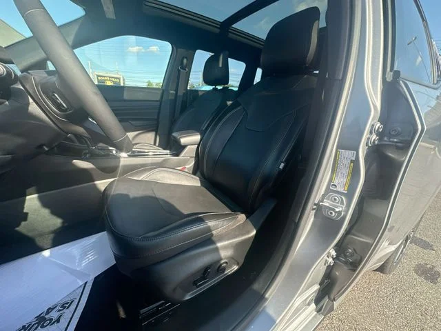 Certified Used 2023 Silver Jeep Limited image 13