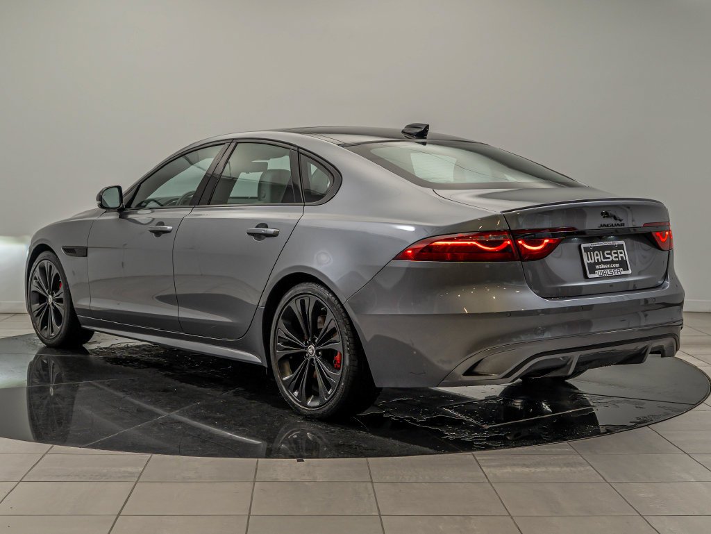 Used 2024 Eiger Gray Metallic Jaguar R-Dynamic SE image 7