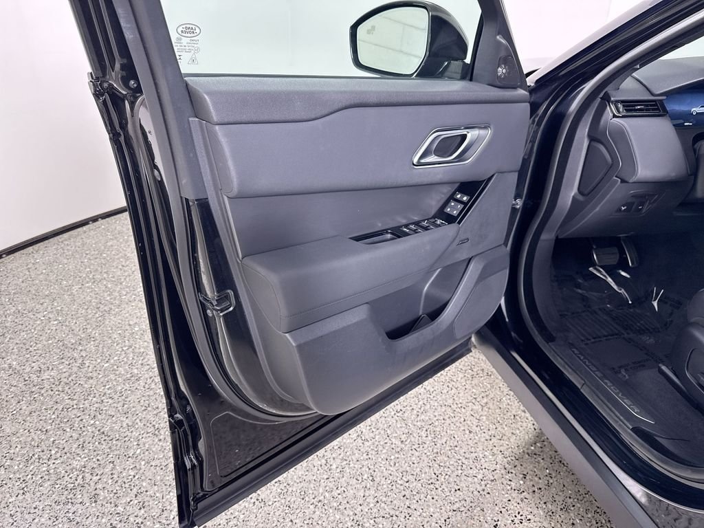 Certified Used 2025 Black Land Rover Dynamic SE image 13