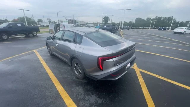 2025 Kia K4 LXS - Photo 8