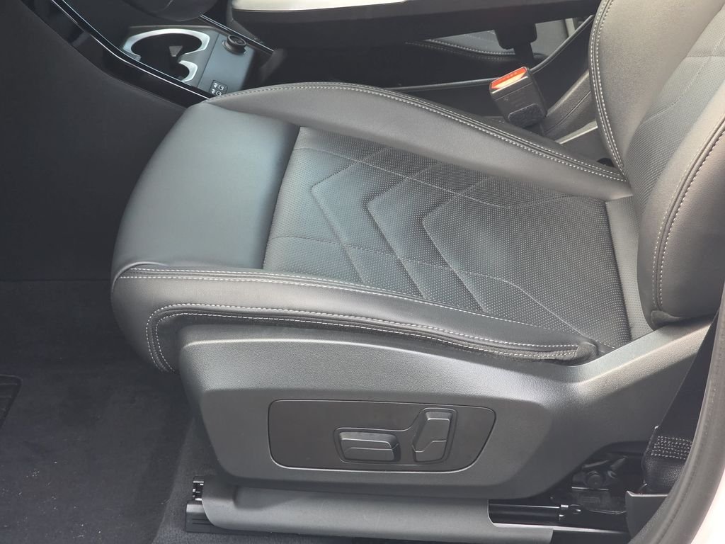 Used 2024 White BMW xDrive28i image 30