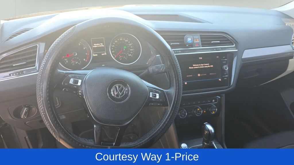 Used 2018 Gray Volkswagen 2.0T SE image 12