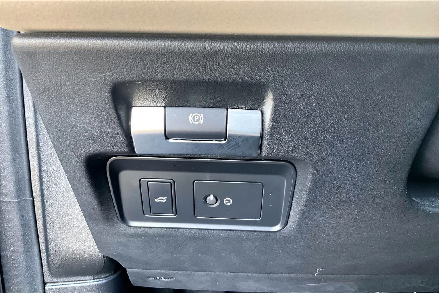 Used 2022  Land Rover S image 34