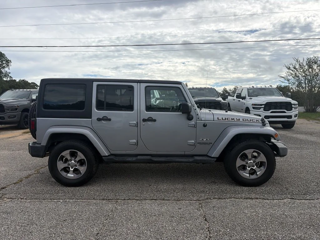 Used 2017 Silver Jeep Unlimited Sahara image 7