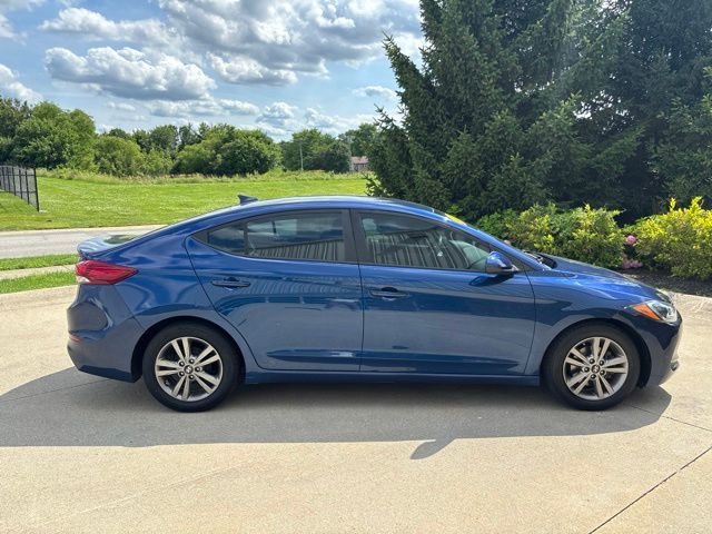 Used 2017 Lakeside Blue Hyundai SE image 5