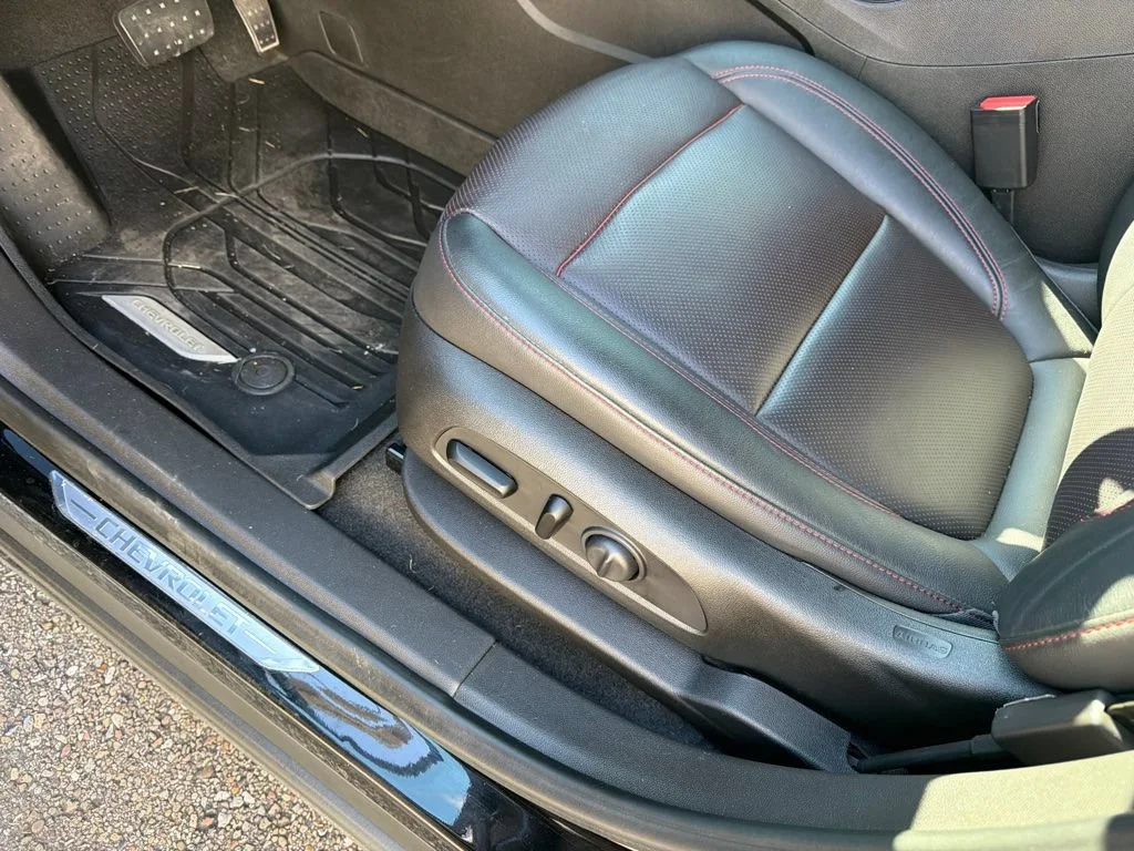 Used 2020 BLACK Chevrolet RS image 8