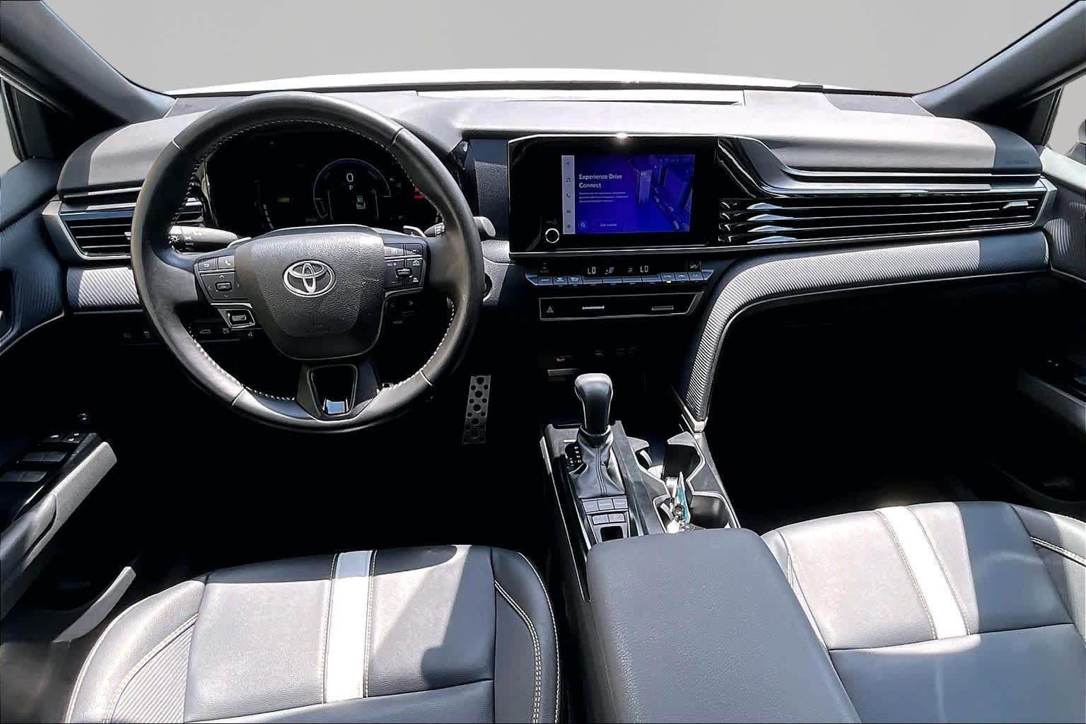 Used 2025 Ice Cap Toyota SE image 16