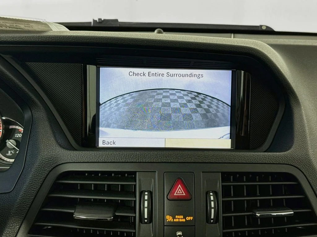 Used 2010  Mercedes-Benz E 350 image 15