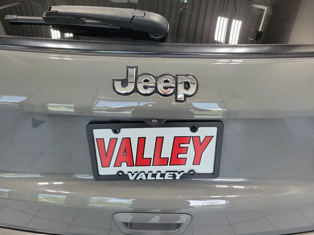 Certified Used 2023 Gray Jeep Latitude Lux image 12