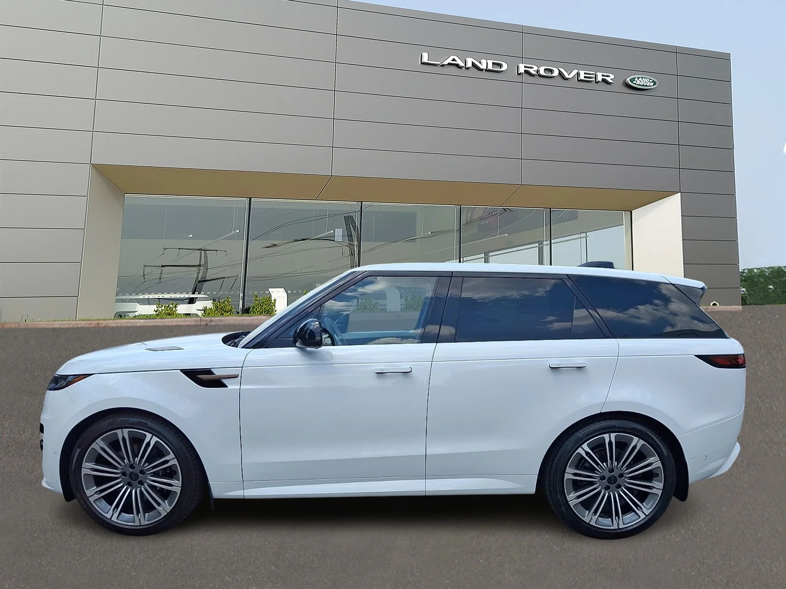 New 2026 Fuji White Land Rover P400 Dynamic SE image 6