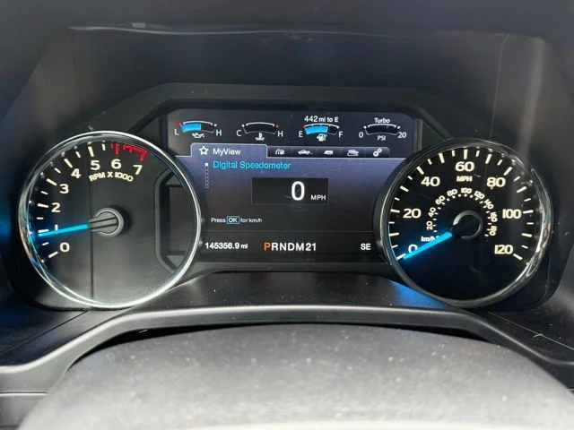 Used 2016 Magnetic Metallic Ford Lariat image 24
