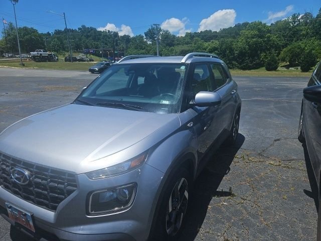 Used 2024 Silver Hyundai SEL image 10