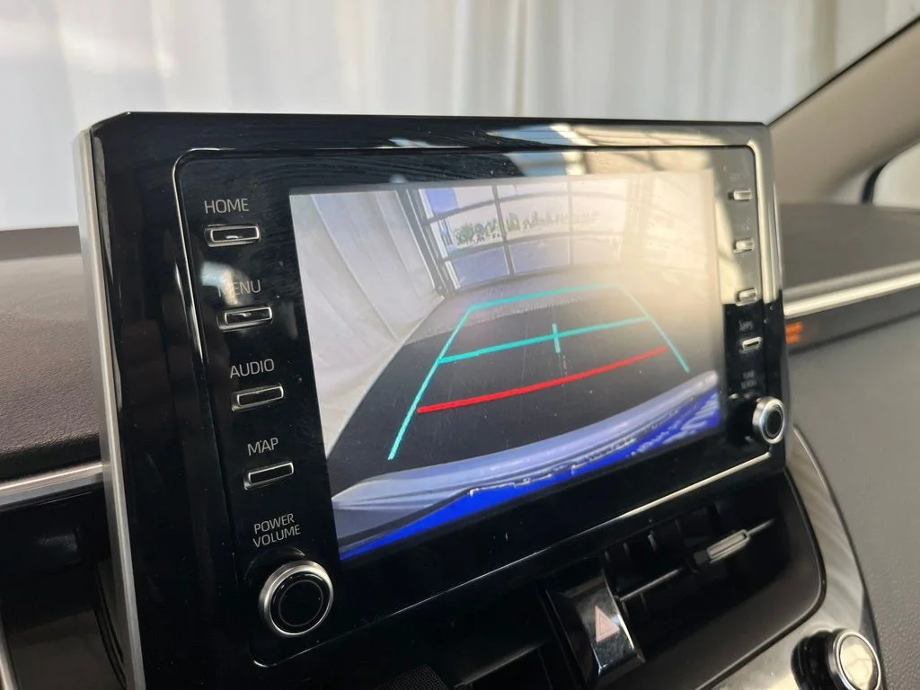Used 2020 Silver Toyota LE image 12