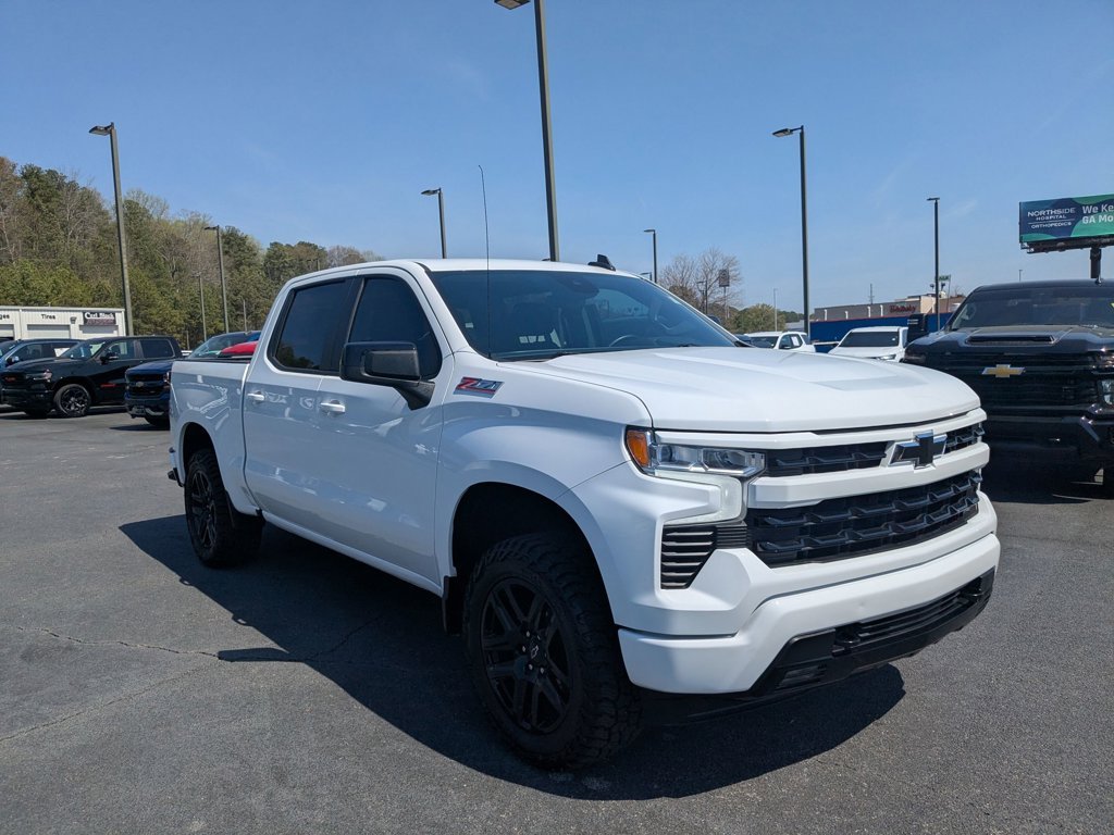 Used 2024 Summit White Chevrolet RST image 3