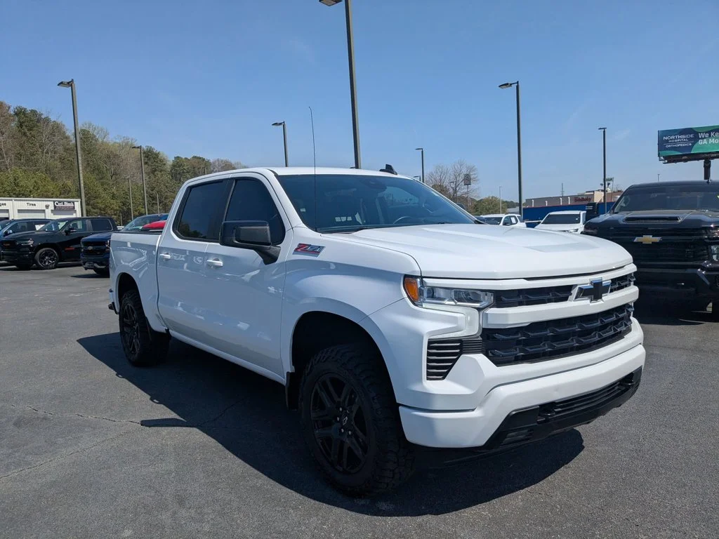 Used 2024 Summit White Chevrolet RST image 3