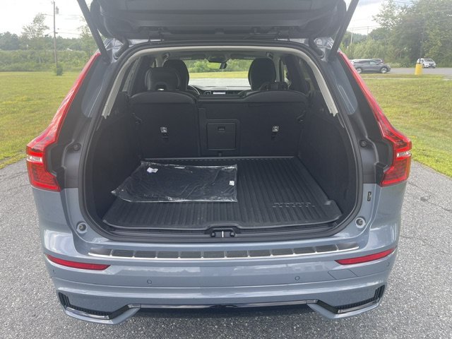 Used 2024 Gray Volvo Core Dark Theme image 16