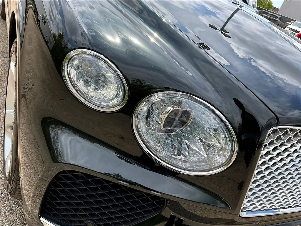 Used 2021 Midnight Emerald Bentley V8 image 32