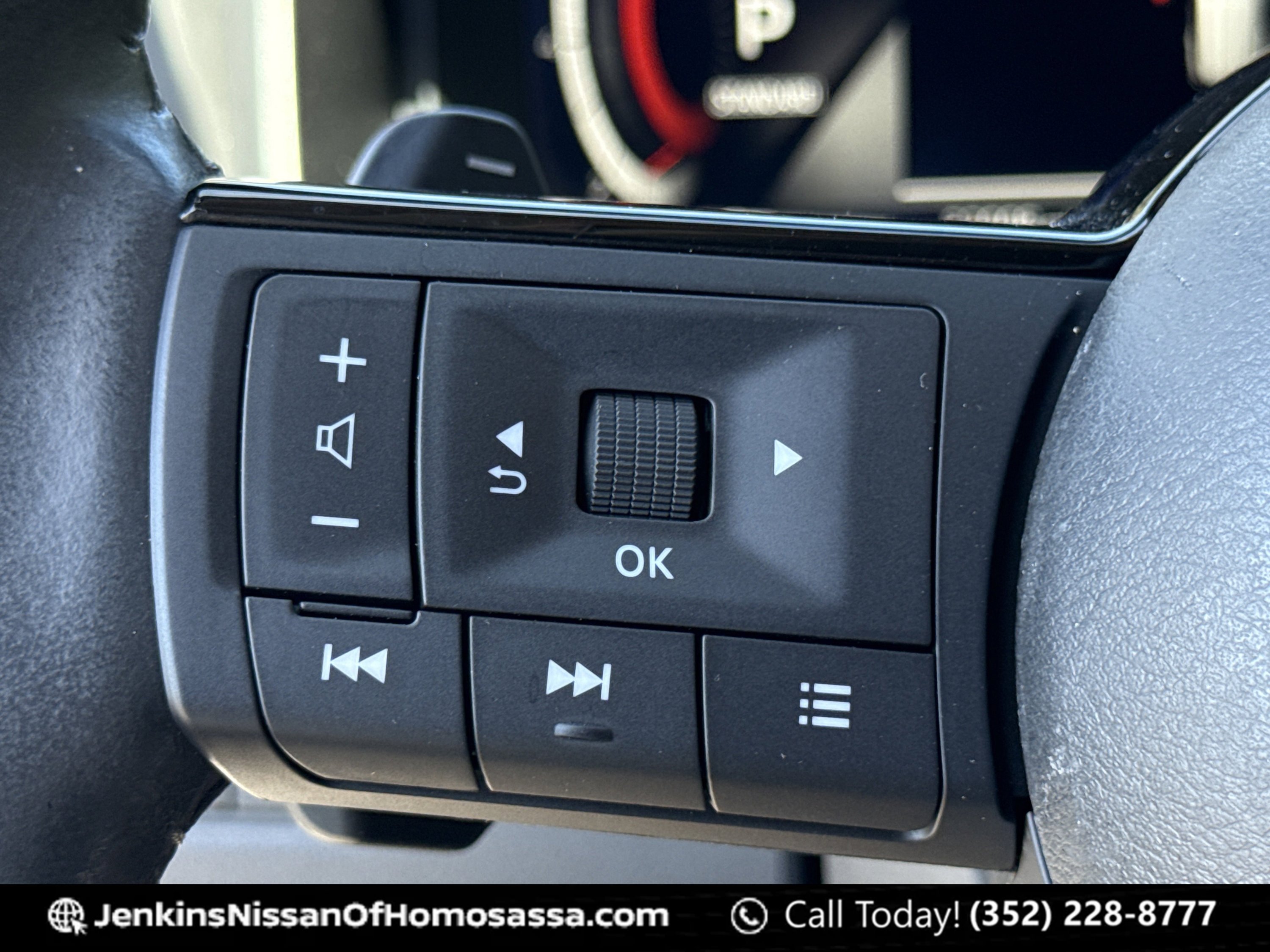 Used 2021 Brilliant Silver Metallic Nissan Platinum image 36