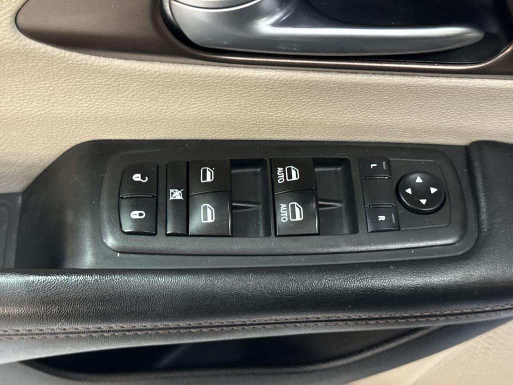 Used 2017 Billet Silver Metallic Chrysler Touring L image 15