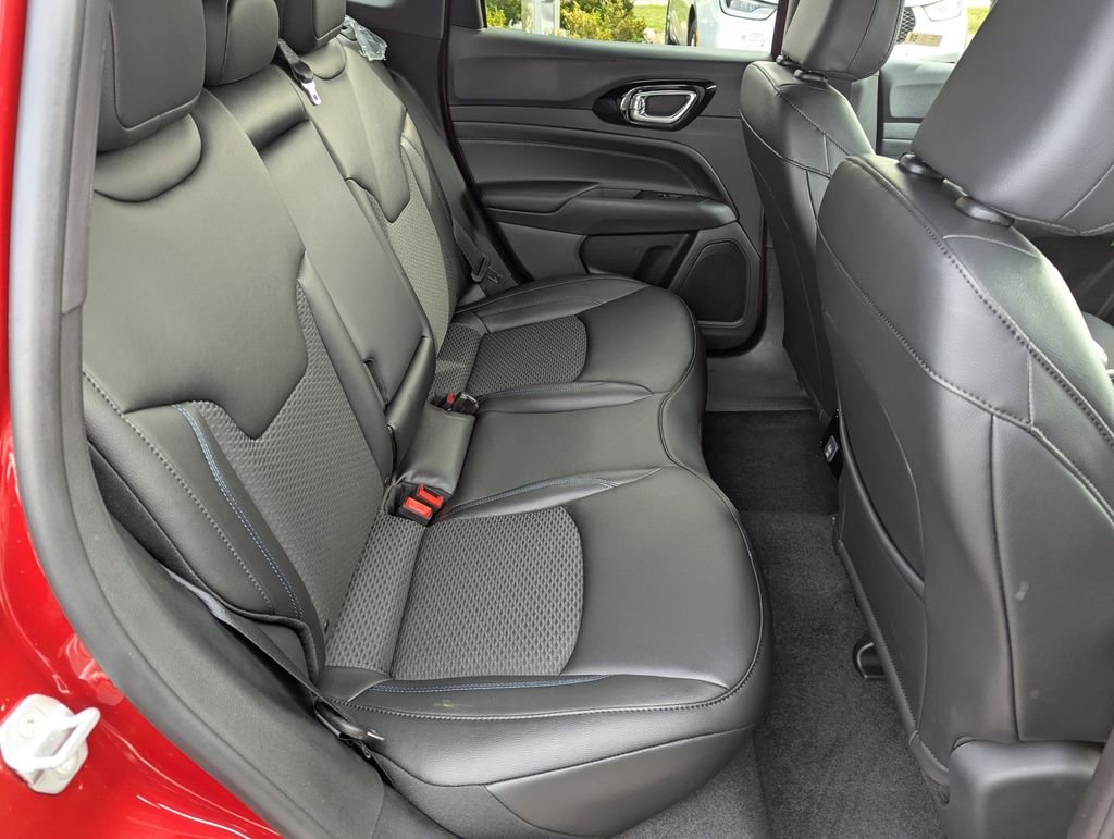 New 2026 Red Hot Pearlcoat Jeep Latitude image 31