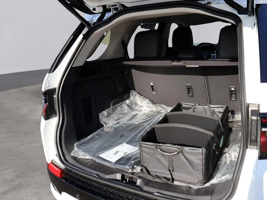 New 2025 Fuji White Land Rover S image 17