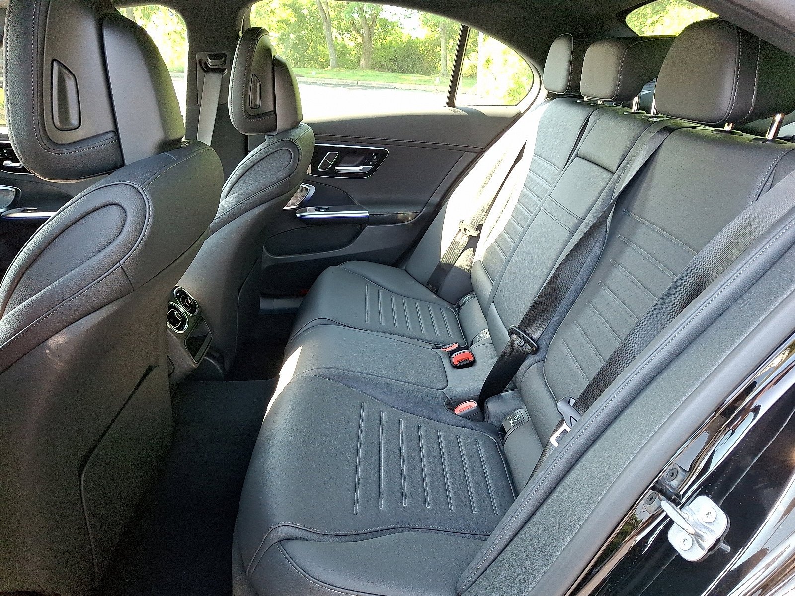 2025 Mercedes-Benz C-Class Sedan C 300 - Photo 31