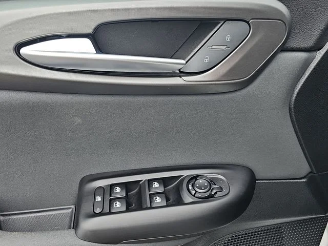 Used 2025 White Alfa Romeo Base image 25