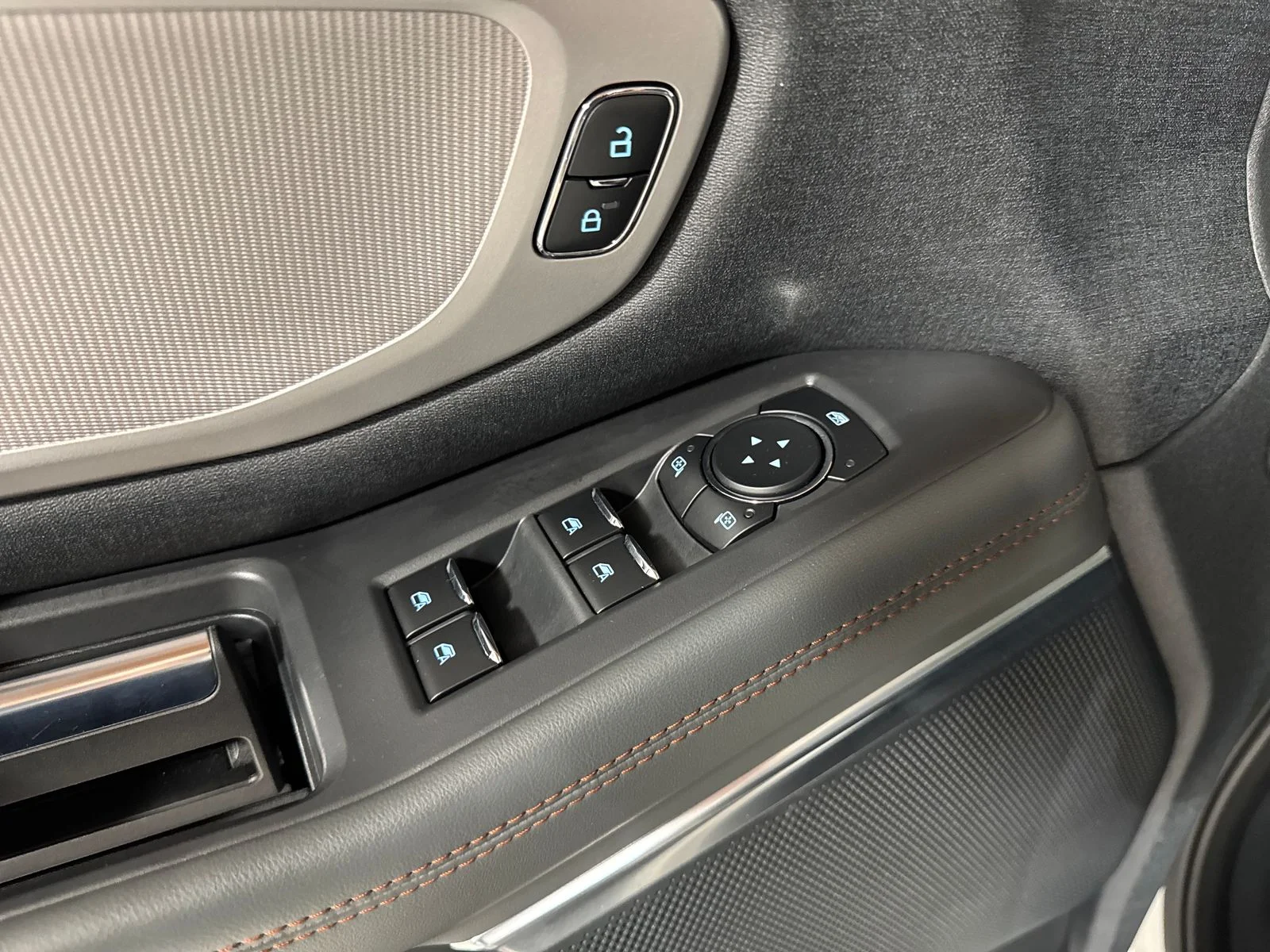 2025 Ford Expedition Active - Photo 17