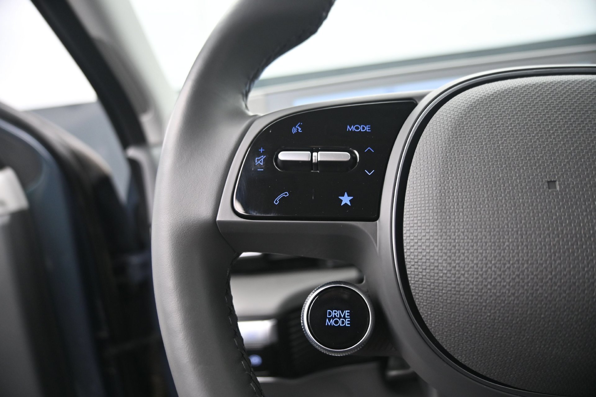 Used 2024 Digital Teal Hyundai SEL AWD image 23
