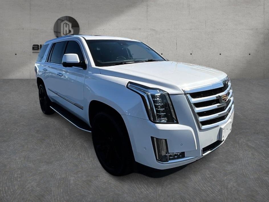 Used 2020 White Cadillac Luxury image 3