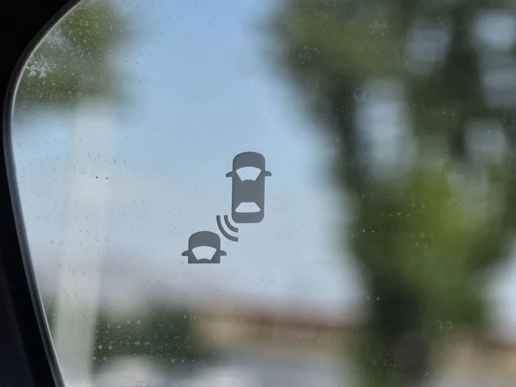 Used 2025 Red Honda SE image 19