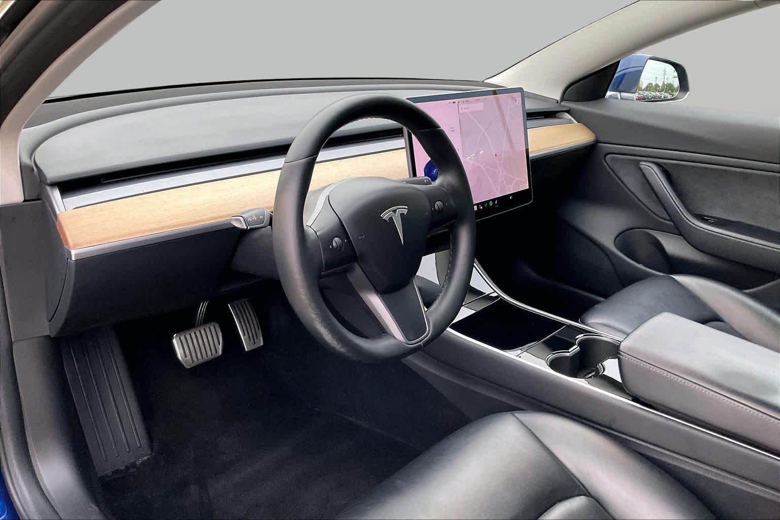 Used 2018 Deep Blue Metallic Tesla Long Range Battery image 13
