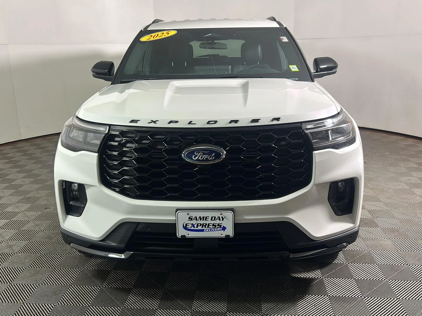 Used 2025 Star White Metallic Tri-Coat Ford ST-Line image 12