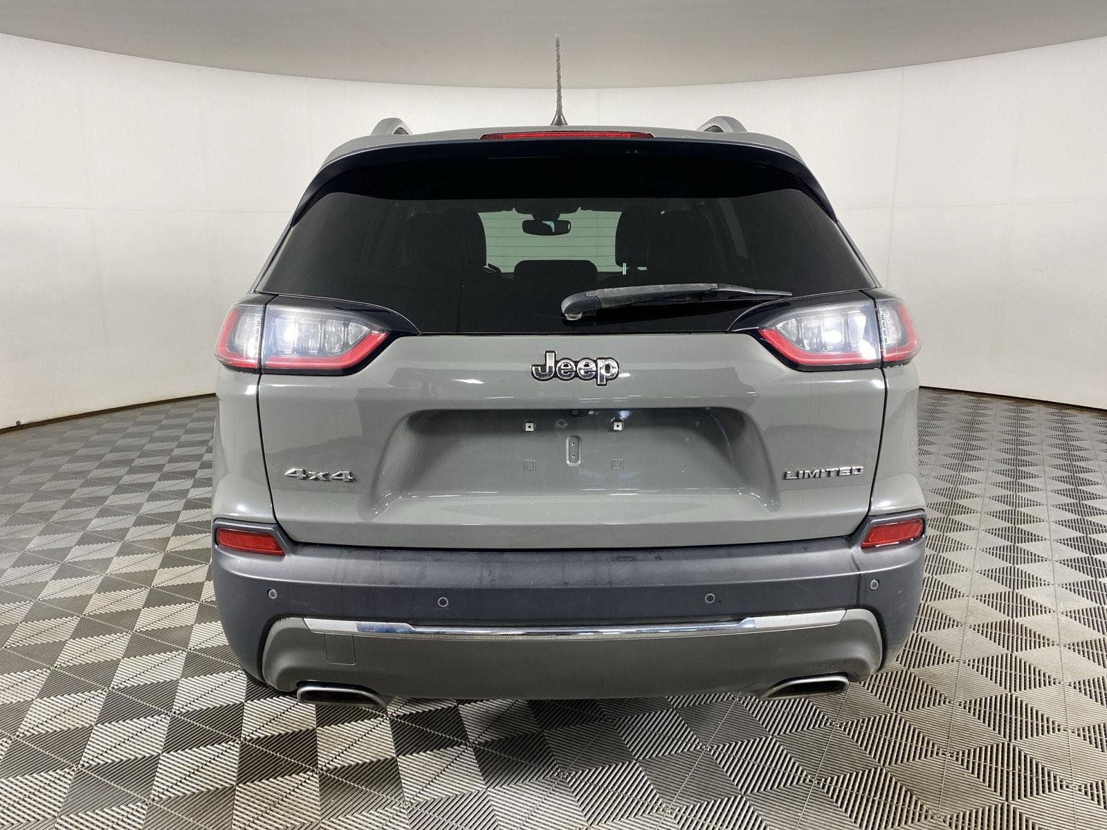 Used 2019 Sting-Gray Clearcoat Jeep Limited image 15