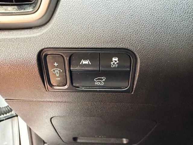 Used 2022 White Kia X-Line EX image 21