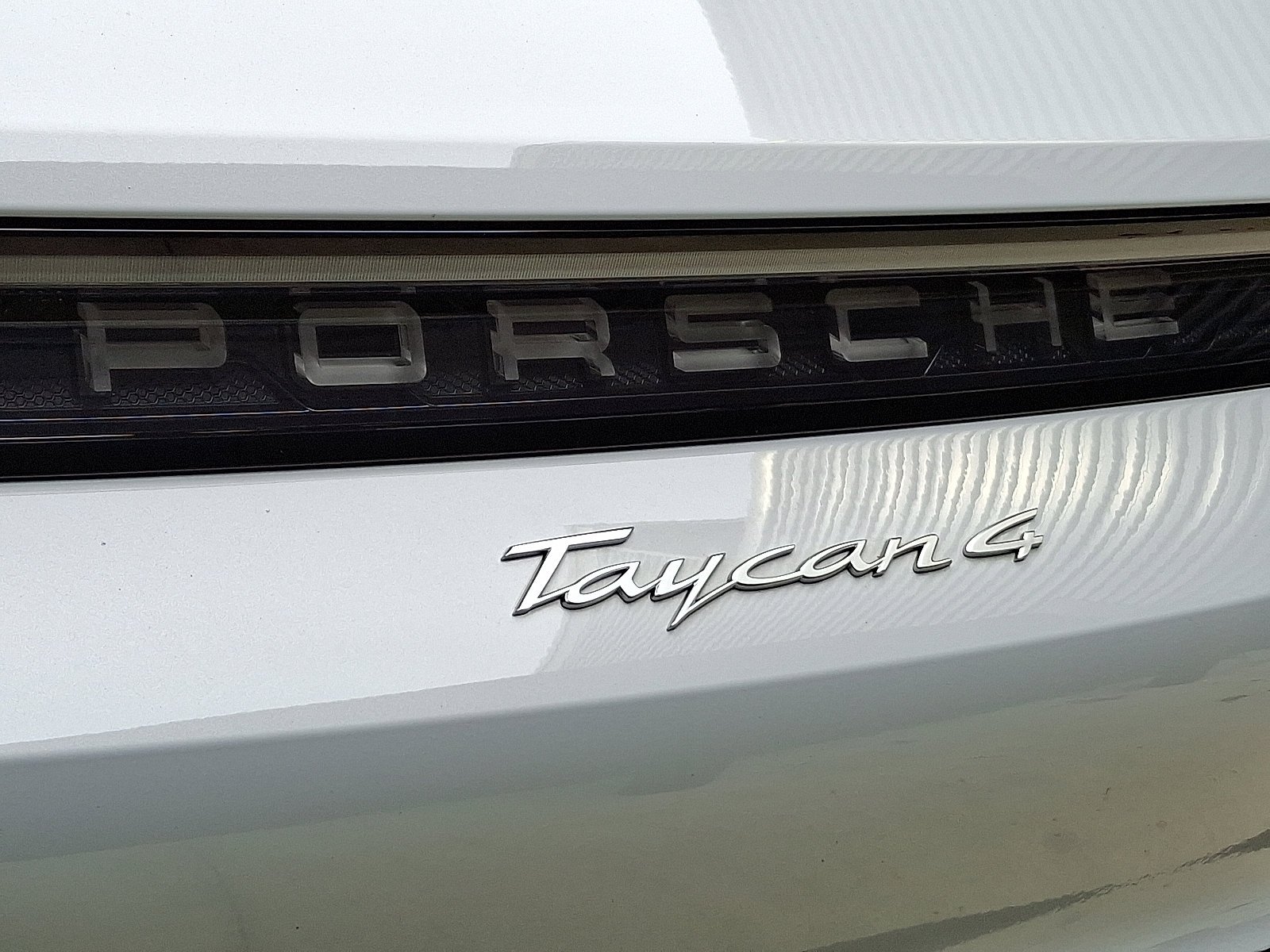 2025 Porsche Taycan Base - Photo 32