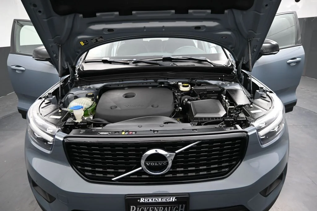 Used 2021 Thunder Gray Metallic Volvo R-Design image 18