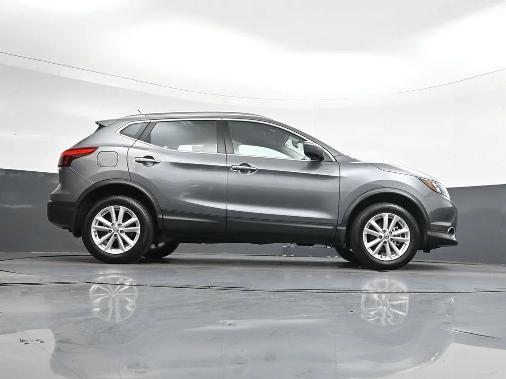 Used 2017 Gray Nissan SV image 38