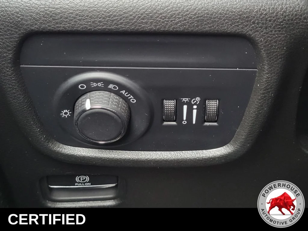 Used 2024 White Jeep Laredo image 28