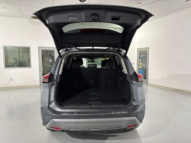 Used 2021 Gray Nissan SL image 11