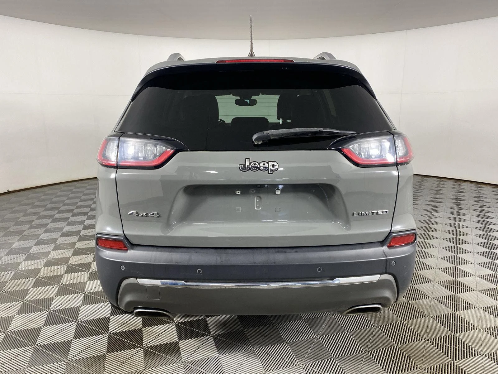 Used 2019 Sting-Gray Clearcoat Jeep Limited image 15