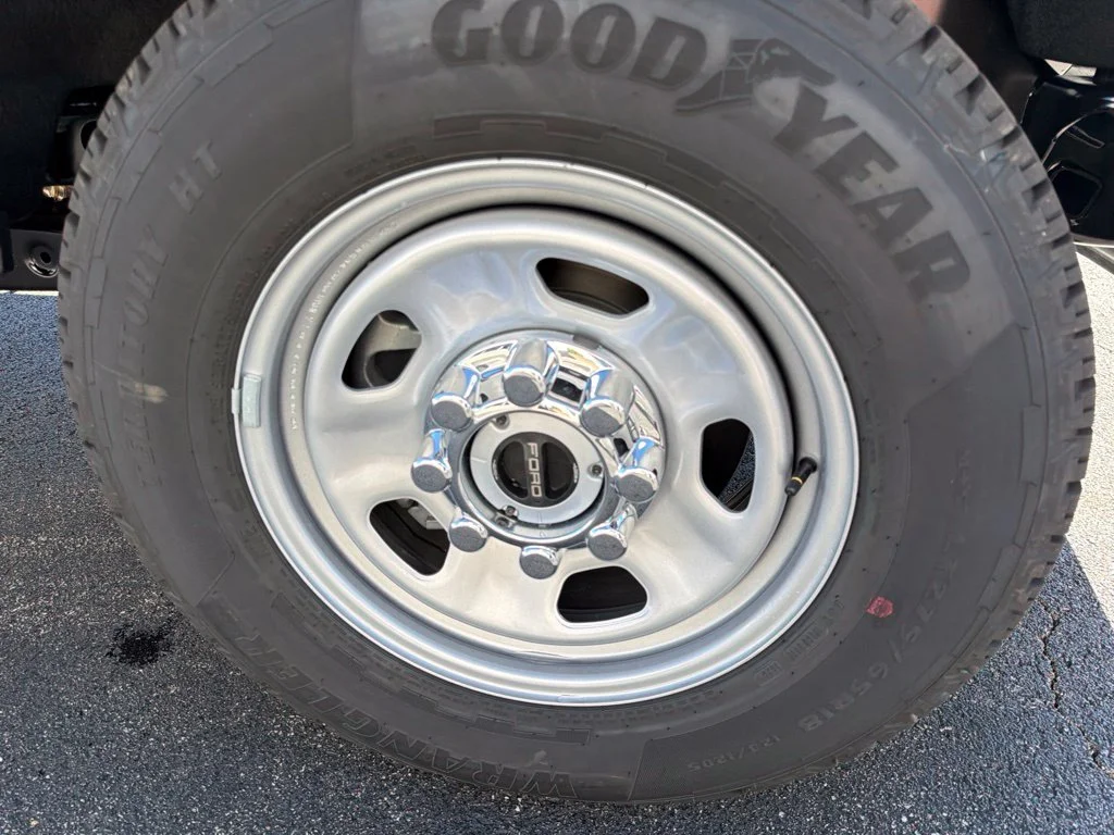New 2027 Oxford White Ford F-350® XL image 9