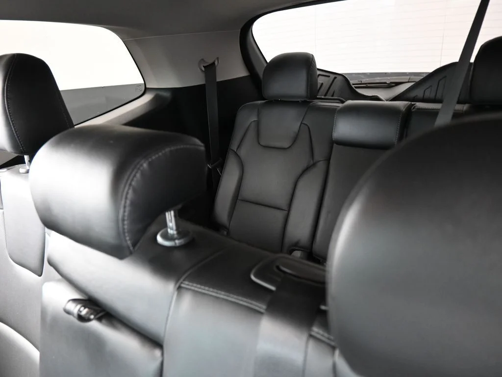 Used 2025 Glacial White Pearl Kia LX image 38