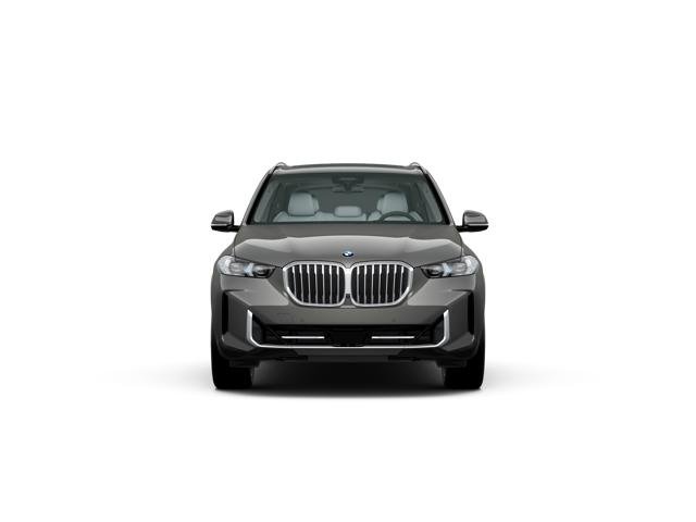 New 2026 Dravit Grey Metallic BMW sDrive40i image 2