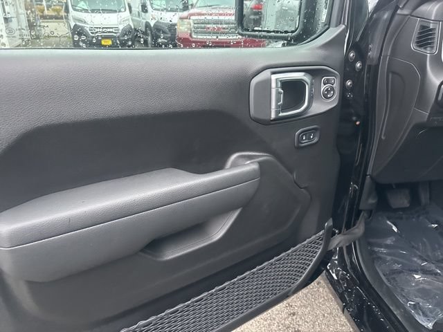 New 2026 Black Clear-Coat Exterior Paint Jeep Sport S image 14