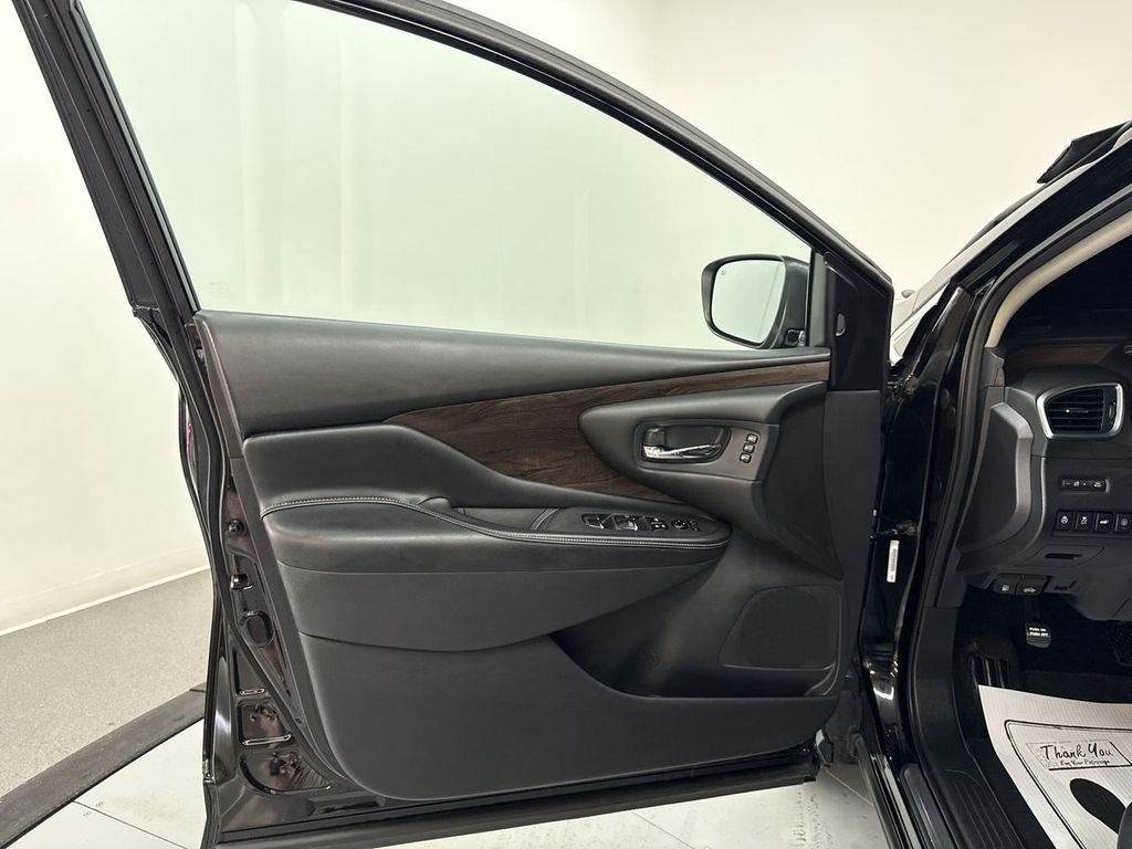 Used 2020 Super Black Metallic Nissan Platinum image 14
