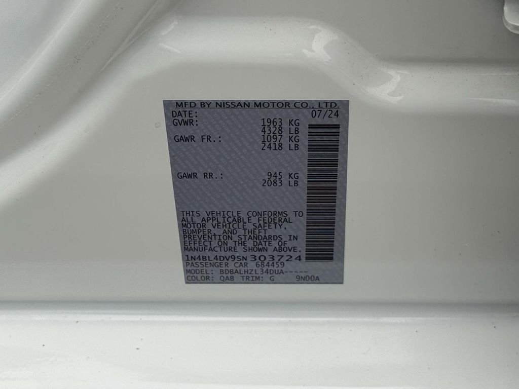 Used 2025 White Nissan 2.5 SV image 32